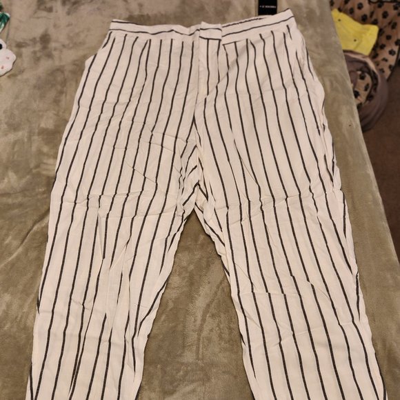 Forever 21 Pants - Forever 21 White and Navy Striped Linen pant Size 3x *Brand New*